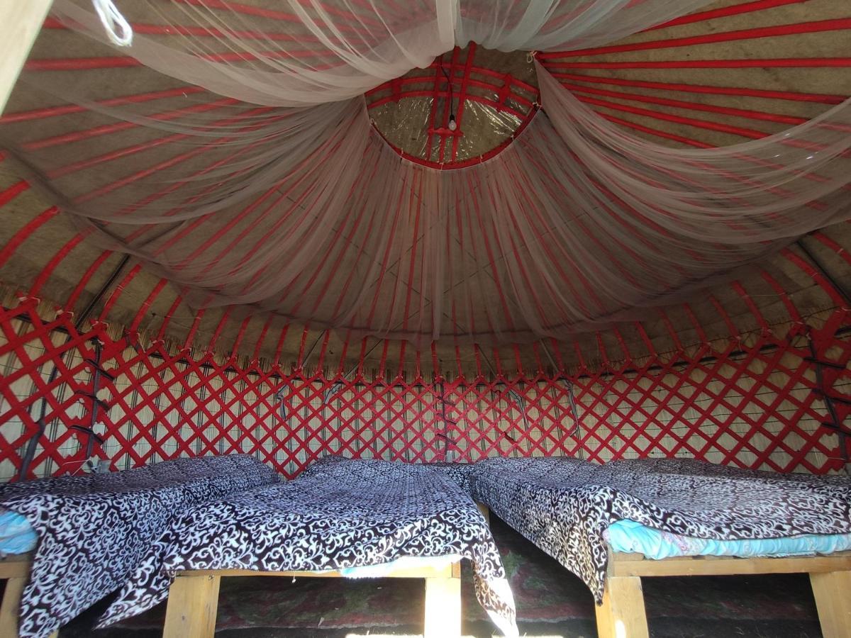 Yurt Camp Ali-Nur At Lake Song-Kol Юрточный Лагерь Али-Нур Озеро Сон-Куль Сон-Куль Кыргызстан Нарын Kyrgyzstan Naryn Екстериор снимка