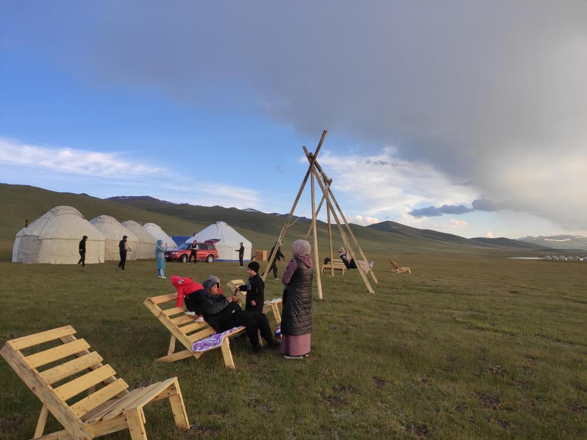 Yurt Camp Ali-Nur At Lake Song-Kol Юрточный Лагерь Али-Нур Озеро Сон-Куль Сон-Куль Кыргызстан Нарын Kyrgyzstan Naryn Екстериор снимка