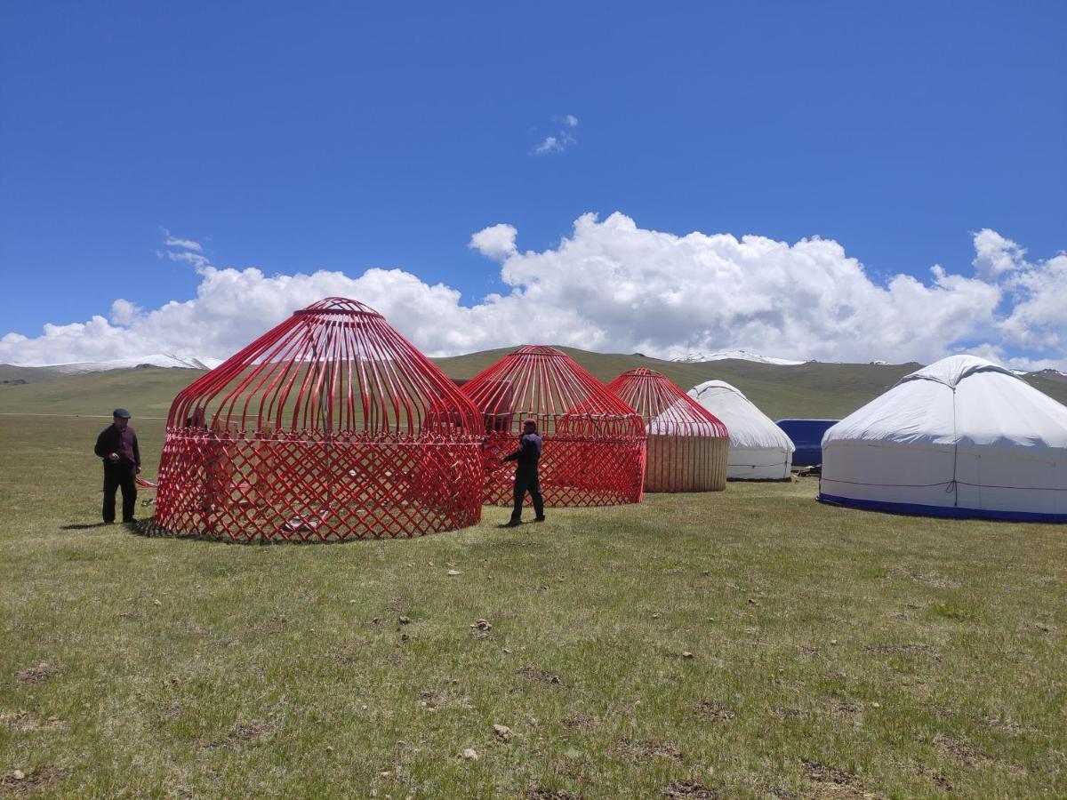 Yurt Camp Ali-Nur At Lake Song-Kol Юрточный Лагерь Али-Нур Озеро Сон-Куль Сон-Куль Кыргызстан Нарын Kyrgyzstan Naryn Екстериор снимка