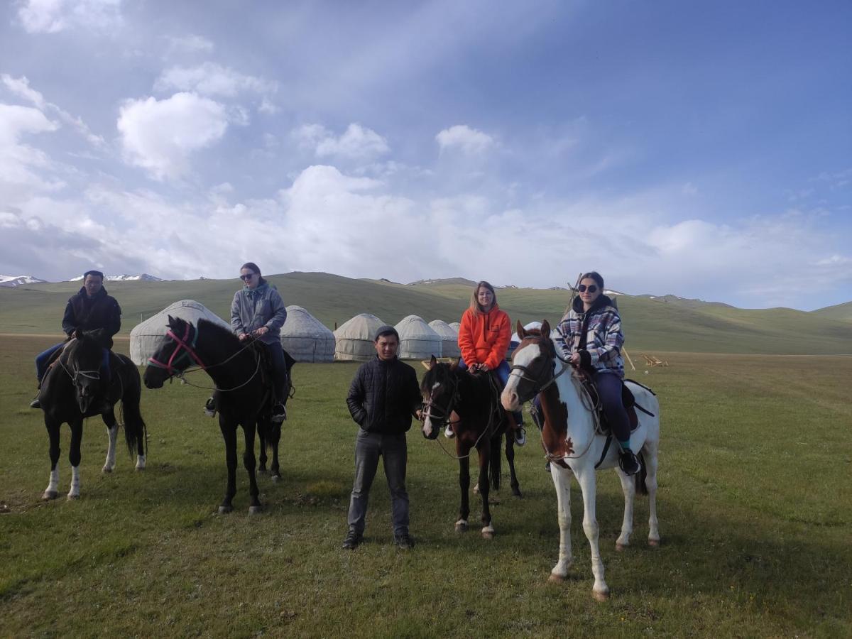 Yurt Camp Ali-Nur At Lake Song-Kol Юрточный Лагерь Али-Нур Озеро Сон-Куль Сон-Куль Кыргызстан Нарын Kyrgyzstan Naryn Екстериор снимка