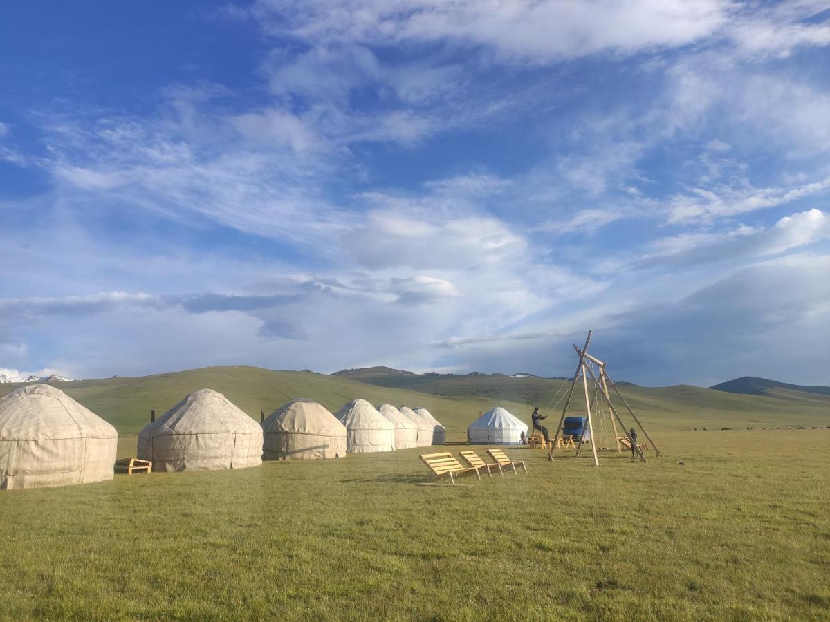 Yurt Camp Ali-Nur At Lake Song-Kol Юрточный Лагерь Али-Нур Озеро Сон-Куль Сон-Куль Кыргызстан Нарын Kyrgyzstan Naryn Екстериор снимка