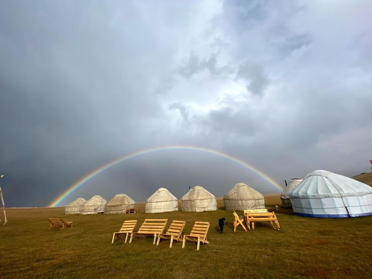 Yurt Camp Ali-Nur At Lake Song-Kol Юрточный Лагерь Али-Нур Озеро Сон-Куль Сон-Куль Кыргызстан Нарын Kyrgyzstan Naryn Екстериор снимка