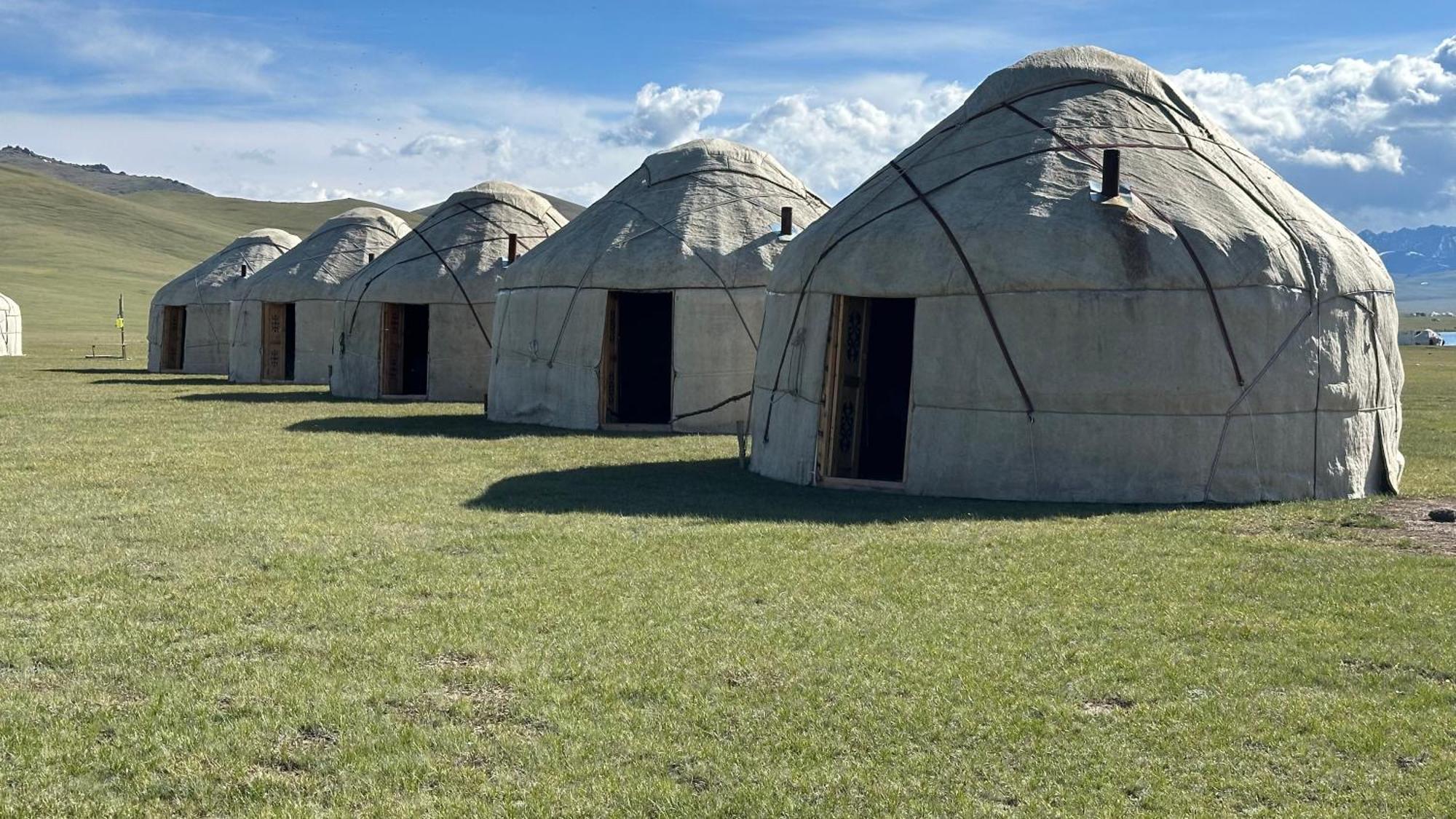Yurt Camp Ali-Nur At Lake Song-Kol Юрточный Лагерь Али-Нур Озеро Сон-Куль Сон-Куль Кыргызстан Нарын Kyrgyzstan Naryn Екстериор снимка