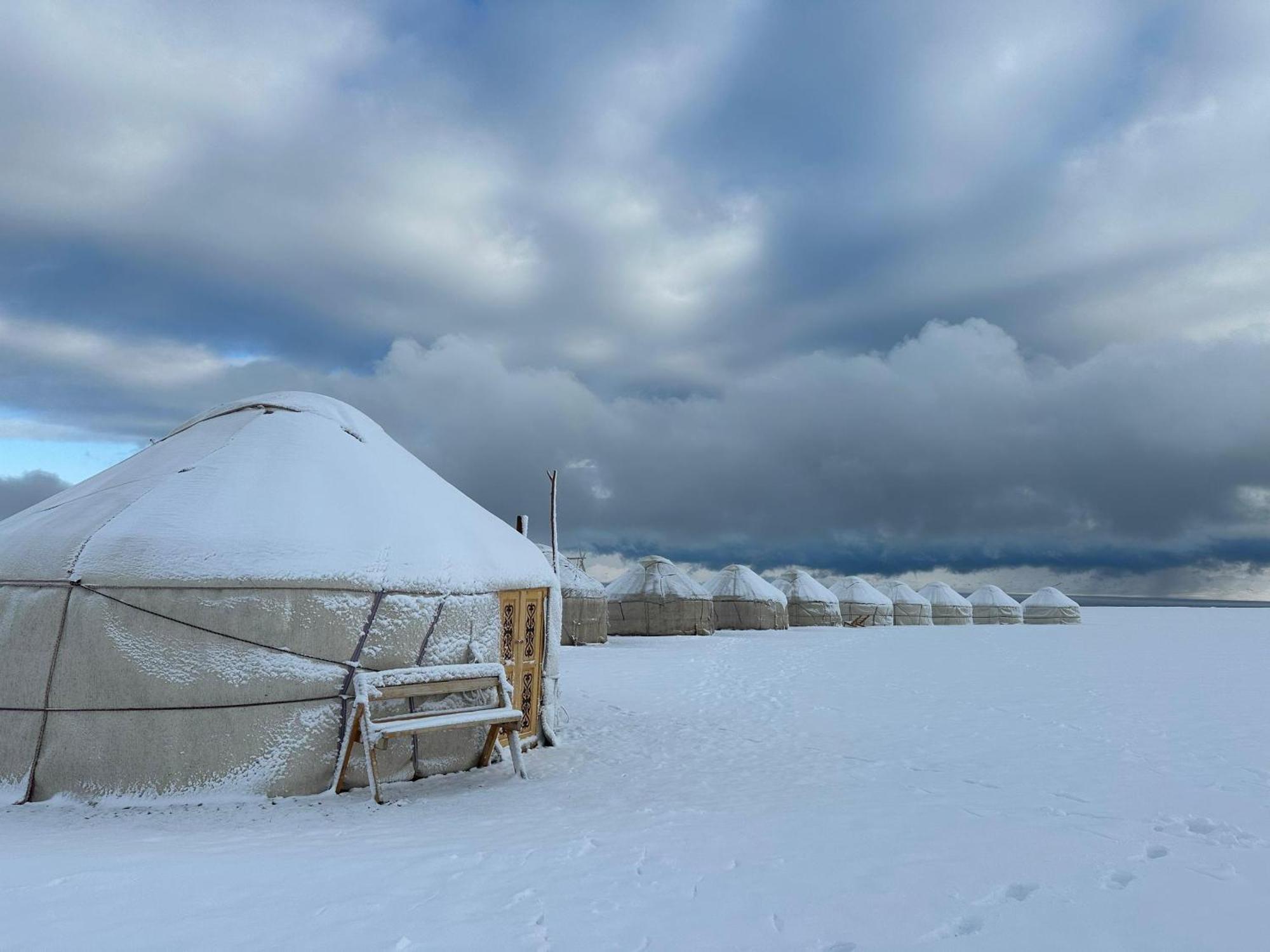 Yurt Camp Ali-Nur At Lake Song-Kol Юрточный Лагерь Али-Нур Озеро Сон-Куль Сон-Куль Кыргызстан Нарын Kyrgyzstan Naryn Екстериор снимка