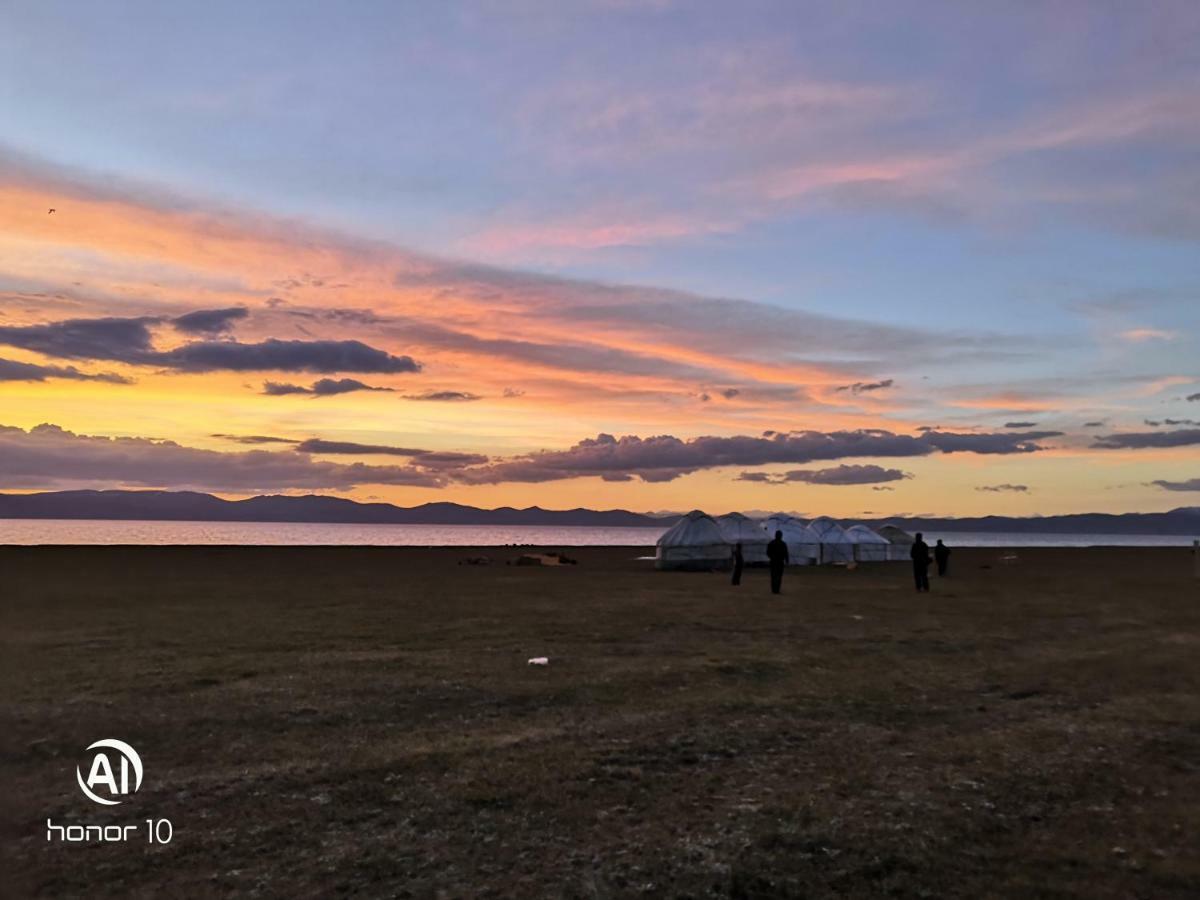 Yurt Camp Ali-Nur At Lake Song-Kol Юрточный Лагерь Али-Нур Озеро Сон-Куль Сон-Куль Кыргызстан Нарын Kyrgyzstan Naryn Екстериор снимка