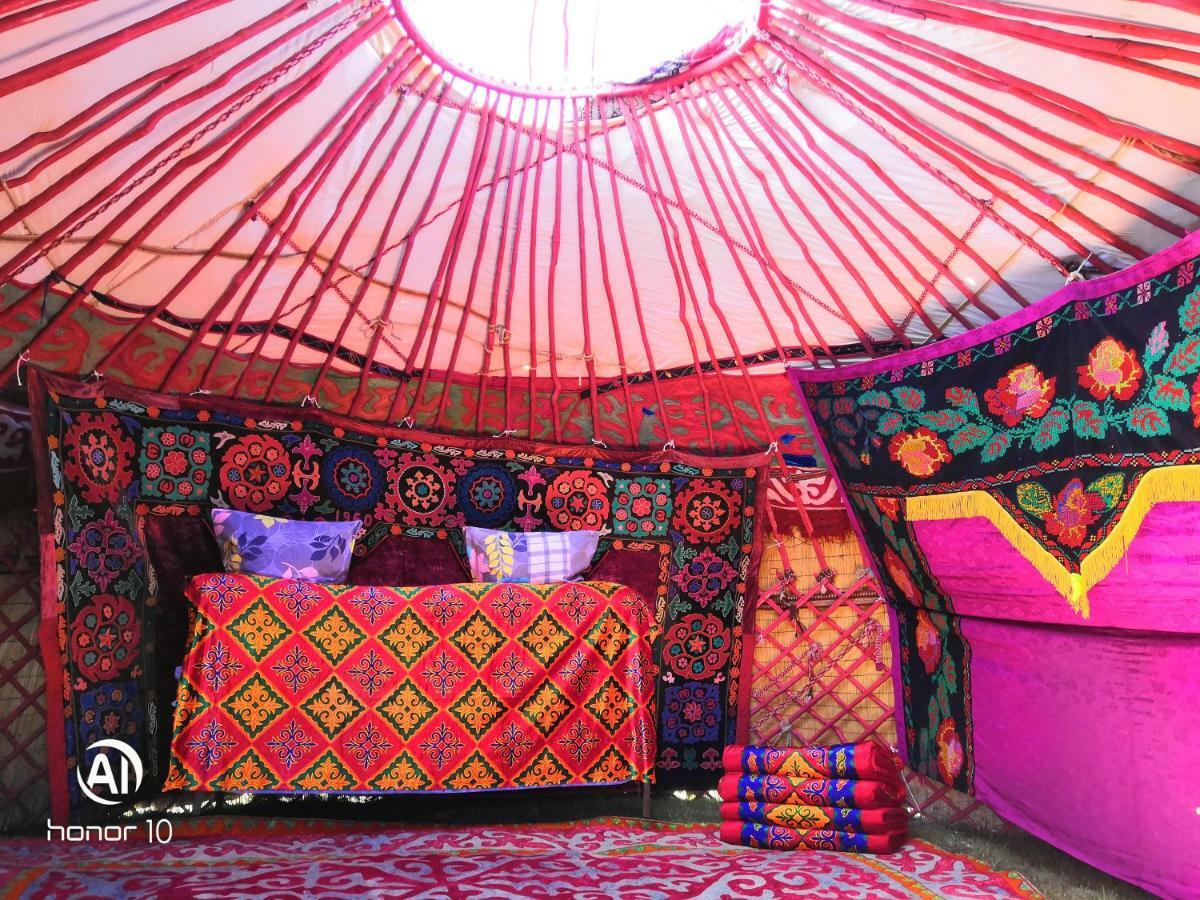 Yurt Camp Ali-Nur At Lake Song-Kol Юрточный Лагерь Али-Нур Озеро Сон-Куль Сон-Куль Кыргызстан Нарын Kyrgyzstan Naryn Екстериор снимка