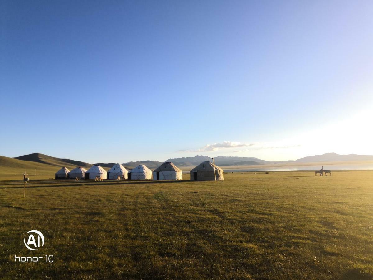 Yurt Camp Ali-Nur At Lake Song-Kol Юрточный Лагерь Али-Нур Озеро Сон-Куль Сон-Куль Кыргызстан Нарын Kyrgyzstan Naryn Екстериор снимка
