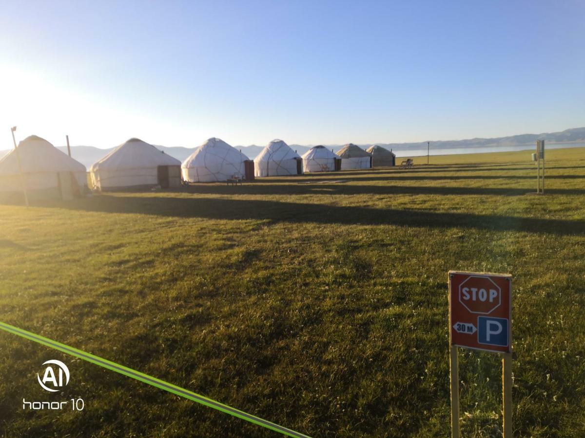 Yurt Camp Ali-Nur At Lake Song-Kol Юрточный Лагерь Али-Нур Озеро Сон-Куль Сон-Куль Кыргызстан Нарын Kyrgyzstan Naryn Екстериор снимка
