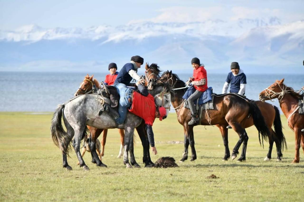 Yurt Camp Ali-Nur At Lake Song-Kol Юрточный Лагерь Али-Нур Озеро Сон-Куль Сон-Куль Кыргызстан Нарын Kyrgyzstan Naryn Екстериор снимка